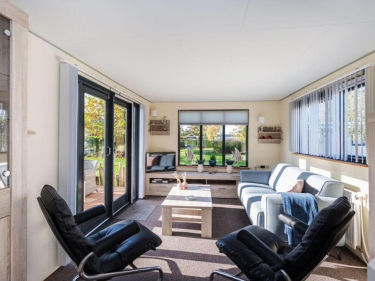 Fantastic Villa In Ooltgensplaat With Jetty Zewnętrze zdjęcie