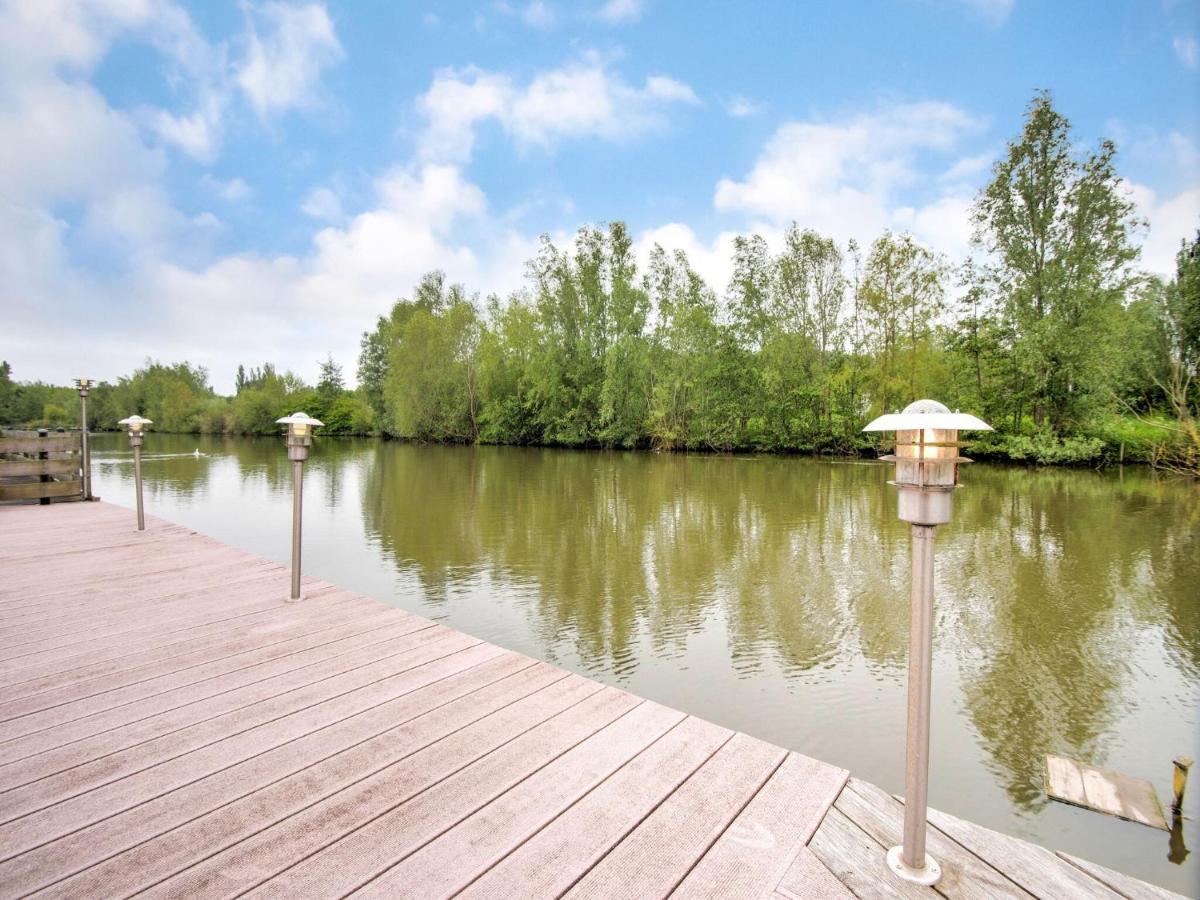 Fantastic Villa In Ooltgensplaat With Jetty Zewnętrze zdjęcie