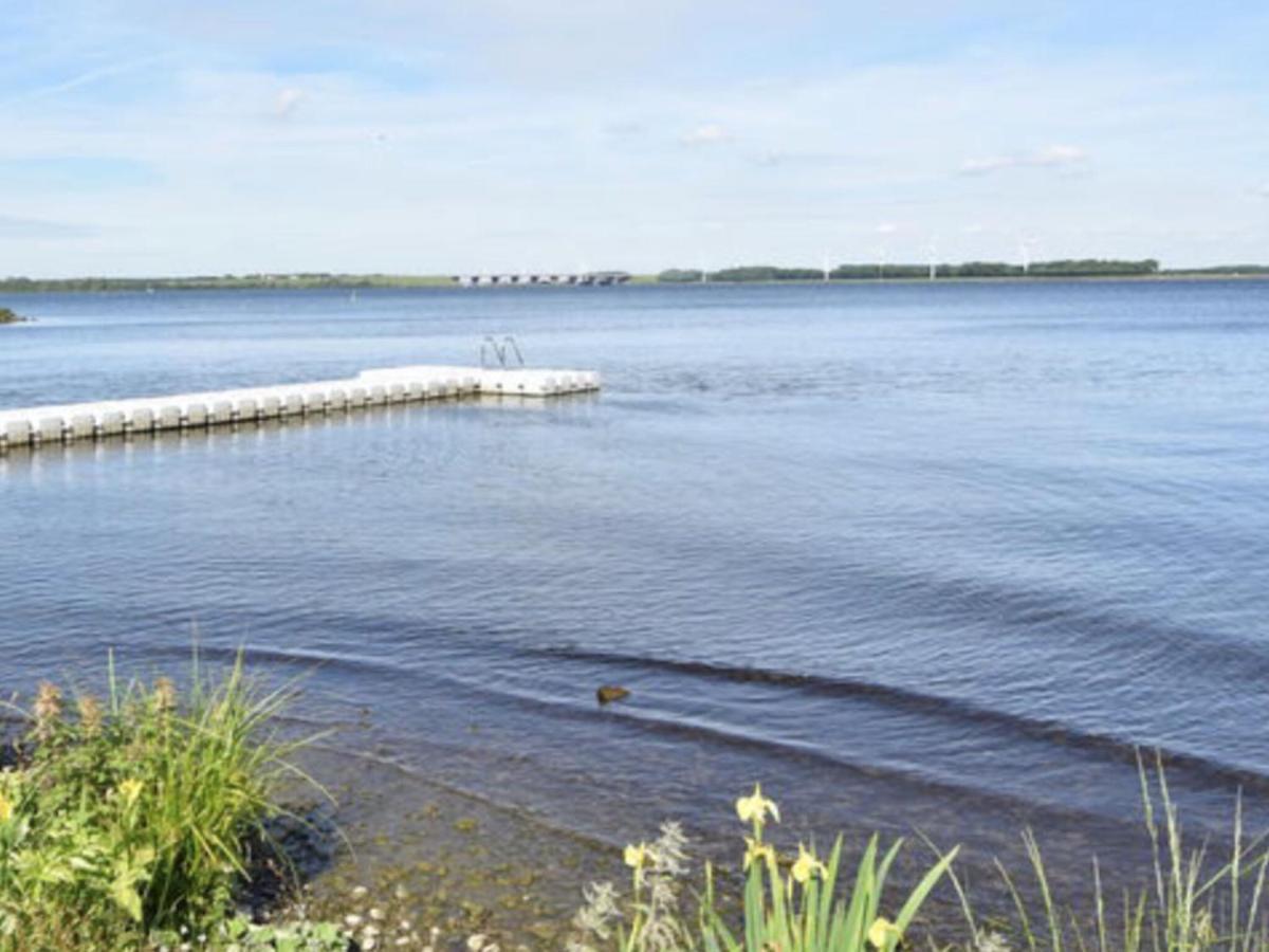 Fantastic Villa In Ooltgensplaat With Jetty Zewnętrze zdjęcie
