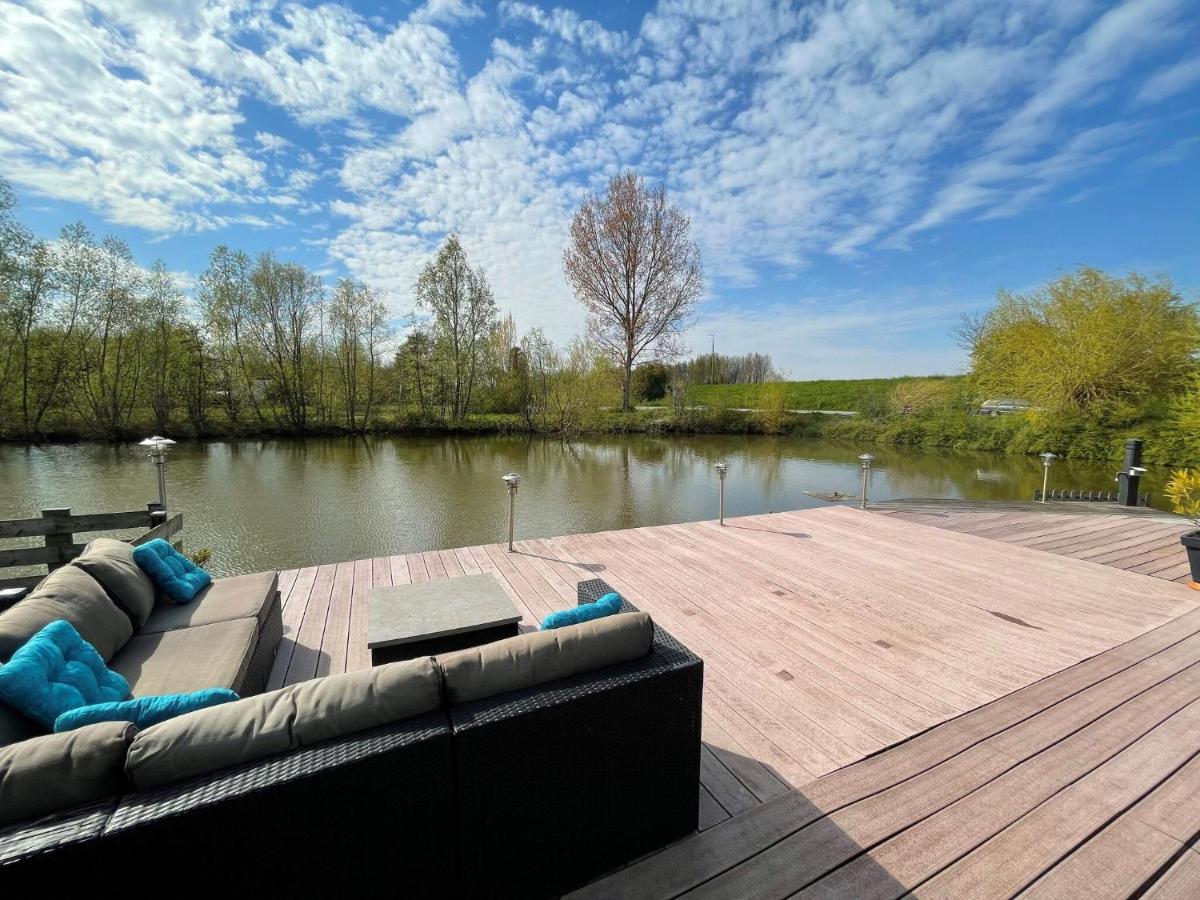Fantastic Villa In Ooltgensplaat With Jetty Zewnętrze zdjęcie