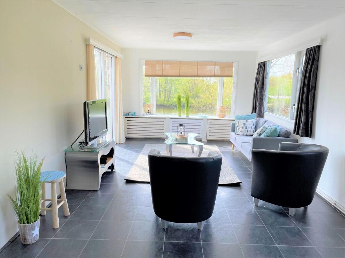 Fantastic Villa In Ooltgensplaat With Jetty Zewnętrze zdjęcie